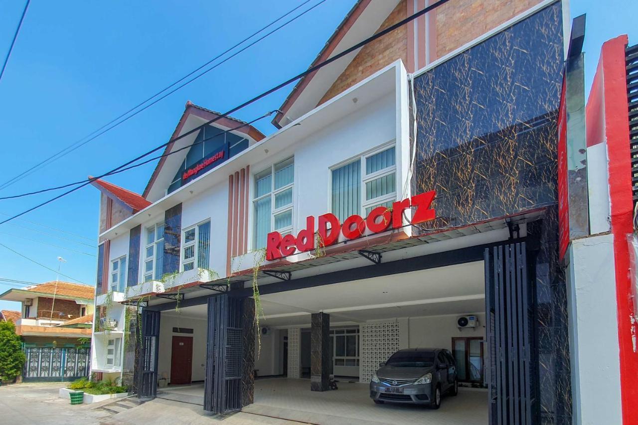 Reddoorz Syariah Near Solo Paragon Mall 2 Bonorejo Ngoại thất bức ảnh