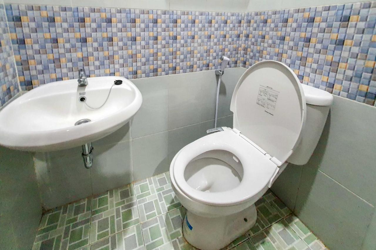 Reddoorz Syariah Near Solo Paragon Mall 2 Bonorejo Ngoại thất bức ảnh
