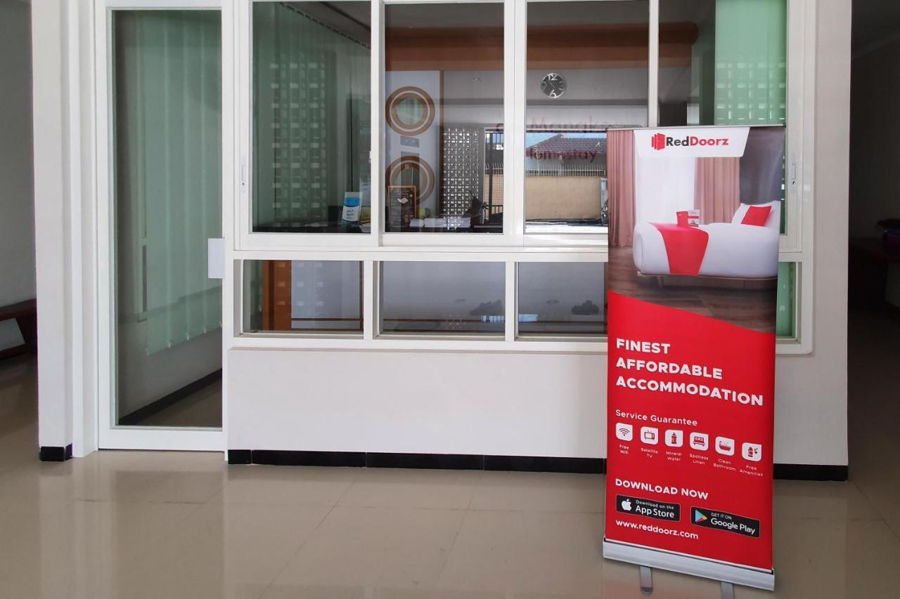 Reddoorz Syariah Near Solo Paragon Mall 2 Bonorejo Ngoại thất bức ảnh